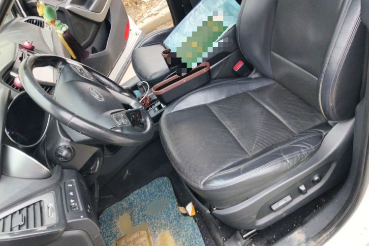 Used Hyundai Santa Fe 2015 2.0T Automatic Two-Wheel Drive Smart Version 5 Seats Left Front Seat