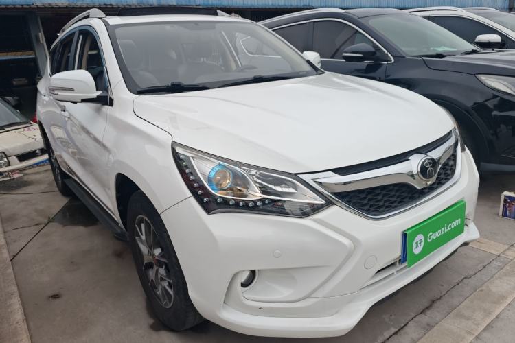 Used BYD Song 2016 Gaishi Edition 1.5TI Manual Haoya Model Front Right 45 Deg