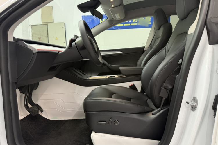 Used Tesla Model Y 2024 Rear-Wheel-Drive Version Left Front Seat