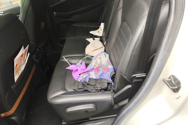 Used Ford Edge 2016 EcoBoost 245 Two-Wheel-Drive Titanium 7-Seater Interior 4