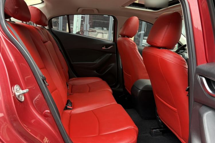 Used Mazda 3 Axela 2016 Sedan 1.5L Automatic Luxury Model