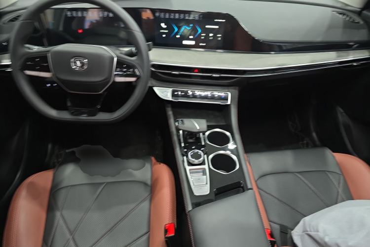 Used CHANGAN Eado 2023 Changan Edition PLUS Blue Whale NE 1.4T GDI DCT Prestige Version Center Console