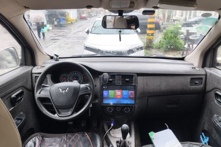 Used Wuling Rongguang V 2016 1.5L Standard Version Center Console