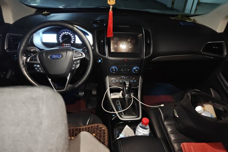 Used Ford Edge 2016 EcoBoost 245 Two-Wheel-Drive Titanium 7-Seater Center Console