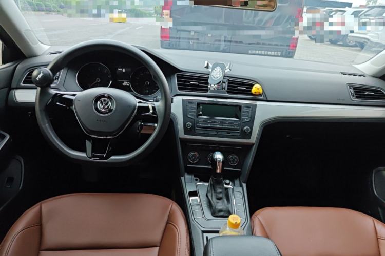 Used Volkswagen Lamando 2015 230TSI DSG Fashion Edition Center Console