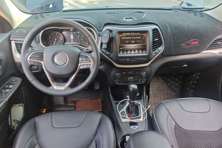 Used Jeep Cherokee 2017 2.0L Superior Edition