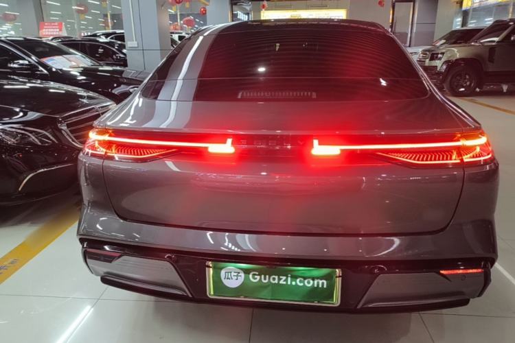 Used Geely Galaxy E8 2024 665 km Range Rear-Drive Starship Long-Range Version Rear