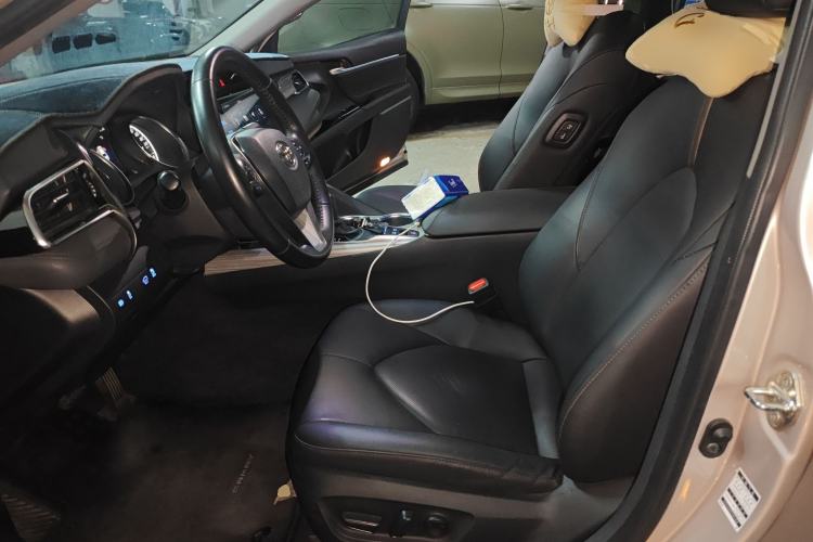 Used Toyota Camry 2019 Dual-Engine 2.5 HG Luxury Edition China VI Standard
