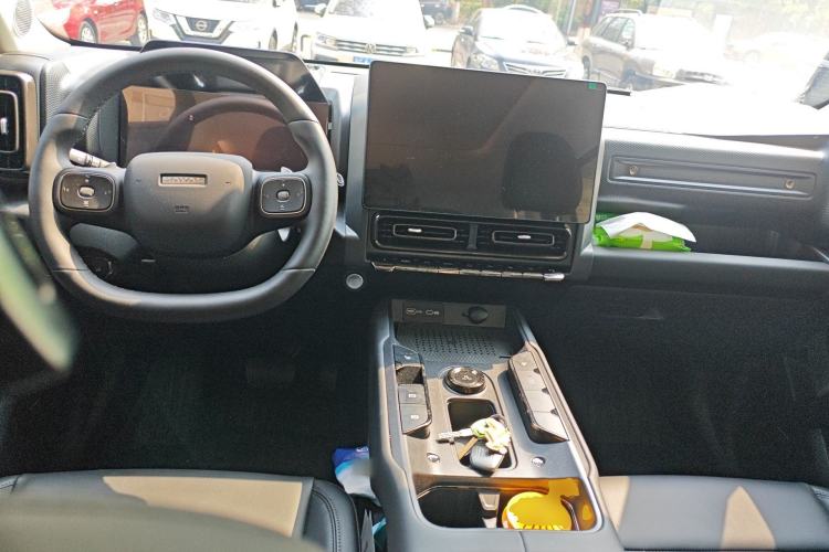 Used Haval Raptor 2025 2.0T 4WD Ultra Center Console