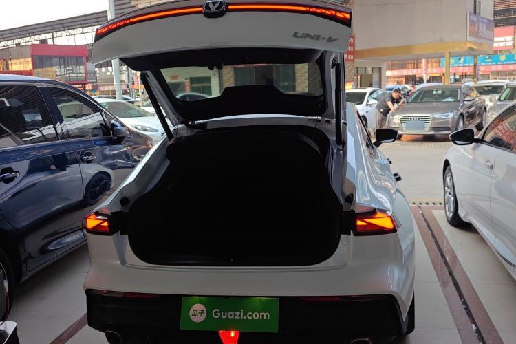 Used CHANGAN UNI-V 2022 1.5T Prestige Version Trunk