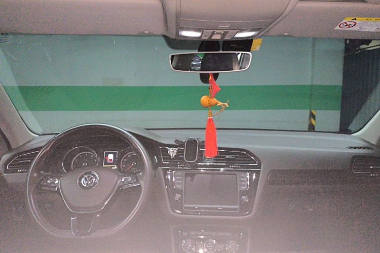 Used Volkswagen Tiguan L 2017 330TSI Automatic Two-Wheel Drive Luxury Edition Center Console