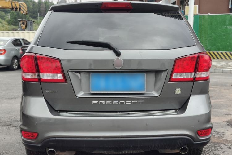 Used Fiat Freemont 2013 3.6L Intelligent All-Wheel-Drive Version Exterior 7