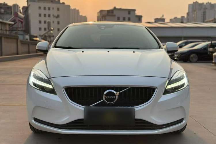 Used Volvo V40 2018 T3 Smart Edition
