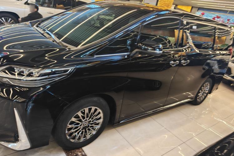 Used Lexus LM 2020 300h Four-Seat Grand Edition Exterior 4