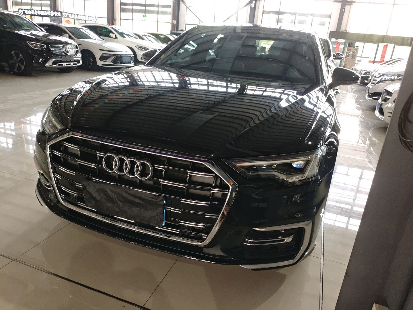 Под передней частью автомобиля