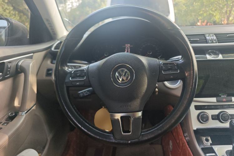 Used Volkswagen Magotan 2015 Facelift 1.8TSI Luxury Model Steering Wheel
