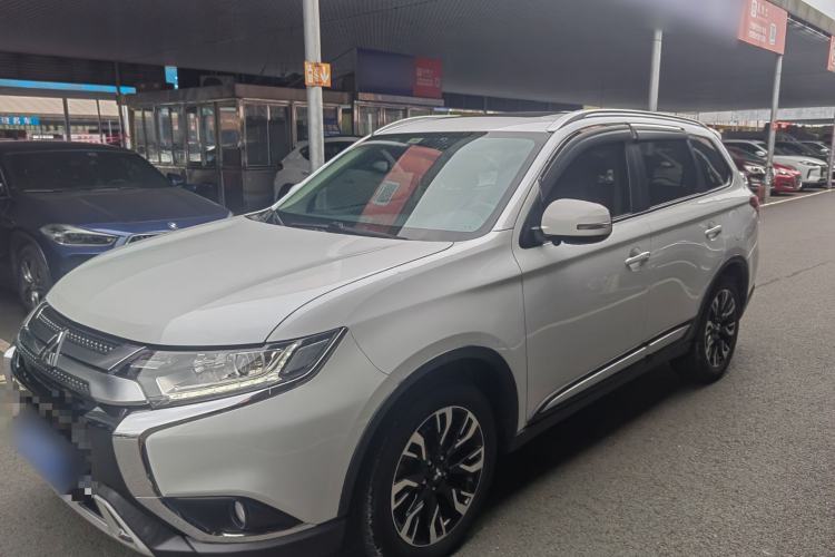 Used Mitsubishi Outlander 2020 2.0L Two-Wheel Drive Enjoyment Version 5 Seats Exterior 3