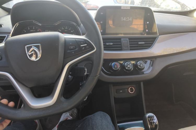 Used Baojun 310W 2017 1.5L Manual Fashion Model China V