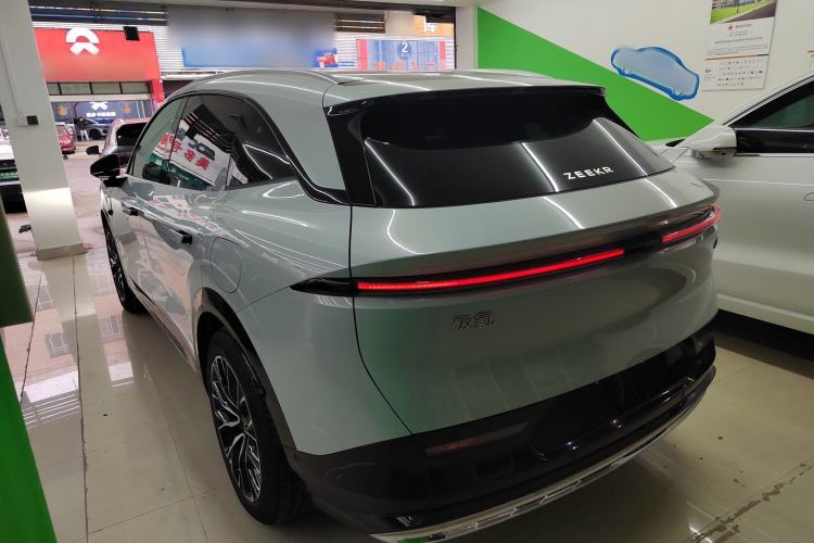 Used Zeekr 7X 2025 100 kWh Long-Range Rear-Wheel Drive with Intelligent Driving Features
