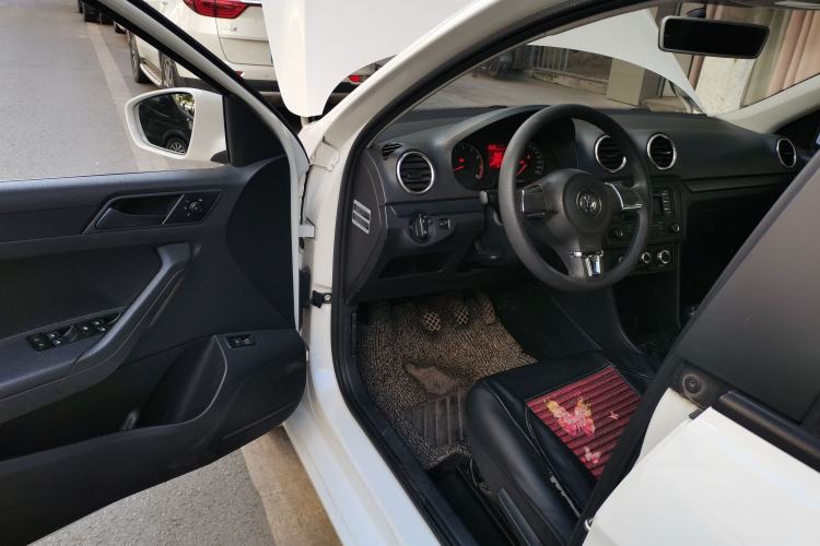 Used Volkswagen Jetta 2015 Value Edition 1.6L Manual Fashionable Style
