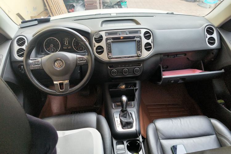 Used Volkswagen Tiguan 2013 1.8 TSI Automatic Two-Wheel Drive Comfort Edition Center Console