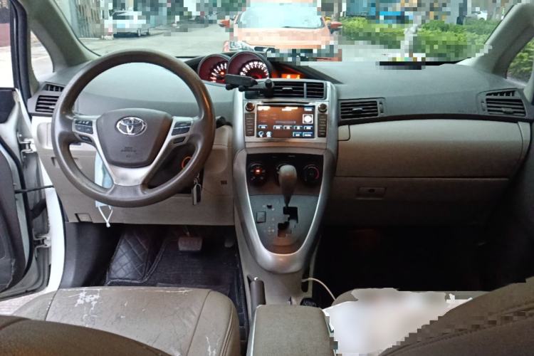 Used Toyota Verso 2015 180E CVT Crossover Edition Center Console