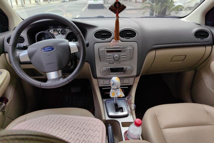 Used Ford Focus 2013 Hatchback Classic 1.8L Automatic Fashion Edition Center Console