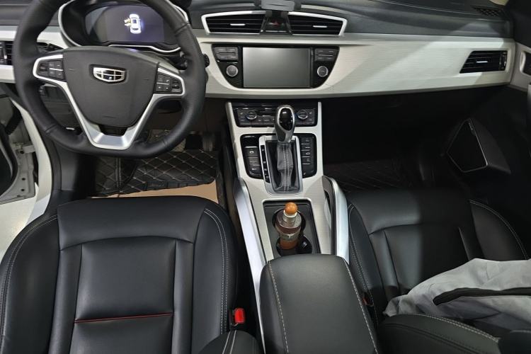 Used Geely Auto Emgrand X7 Sport 2018 1.8TD Automatic Two-Wheel Drive Smart Connect 4G Internet Edition Center Console