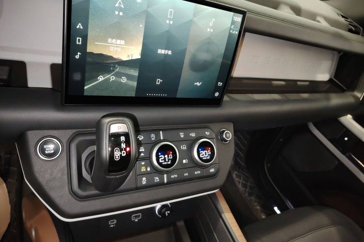 Used Land Rover Defender 2023 Facelift 110 3.0T P400 X-DYNAMIC HSE Audio And AC Panel