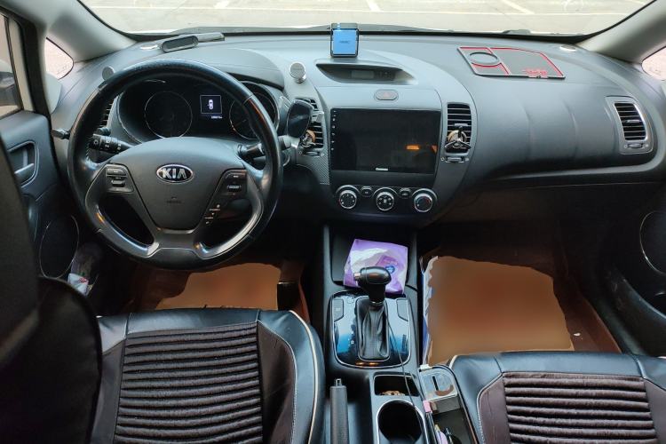 Used Kia K3 2016 1.6L Automatic GLS Center Console