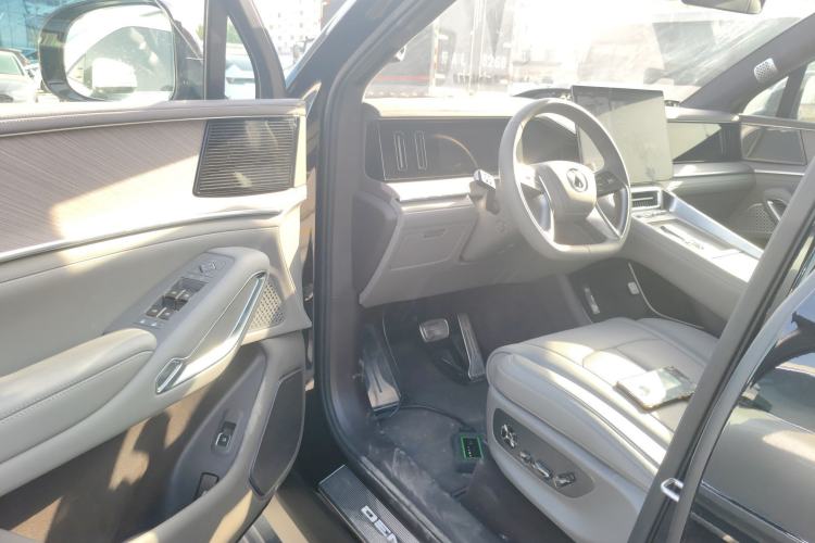 Used Denza N9 2025 Flagship Model
