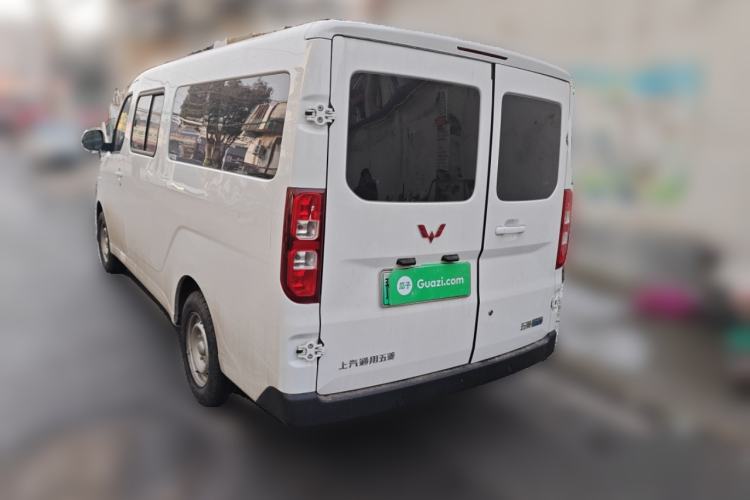 Used Wuling Yangguang 2024 300KM Comfort Version Passenger Van 75kW