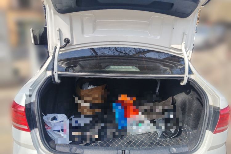 Used Volkswagen Lavida 2015 1.6L Automatic Comfort Edition Trunk