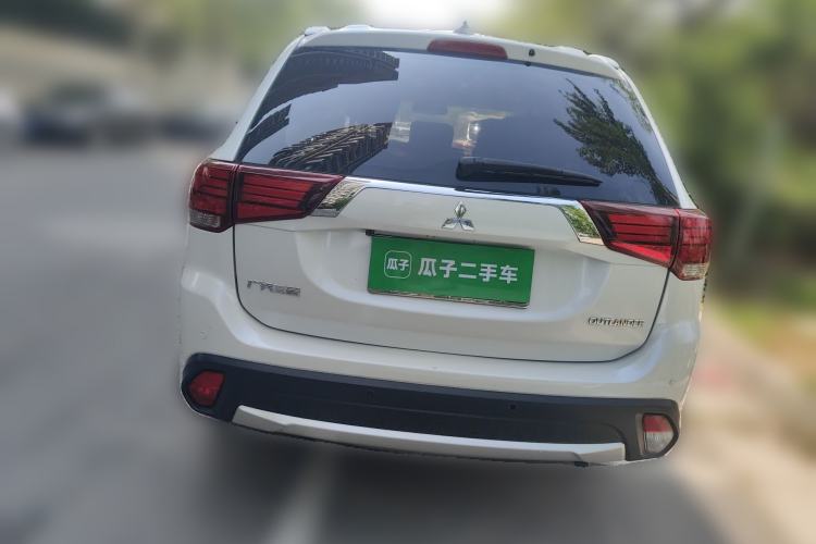 Used Mitsubishi Outlander 2017 2.0L Two-Wheel Drive Glory Edition 5 Seats Rear Right 45 Deg