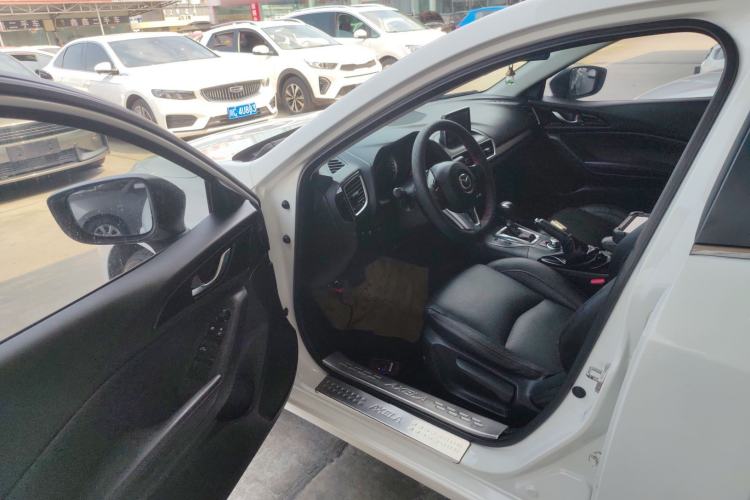 Used Mazda 3 Axela 2016 Sedan 2.0L Automatic Sport Model