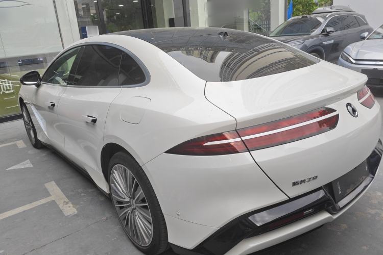 Used Denza Z9 2024 1100 km All-Wheel-Drive Ultra Version Rear Left 45 Deg