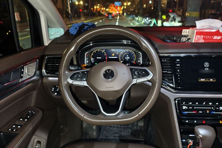 Used Volkswagen Viloran 2020 330TSI Luxury Edition
