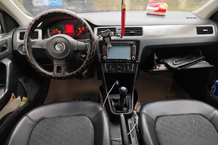 Used Volkswagen Santana 2015 1.6L Manual Comfort Edition