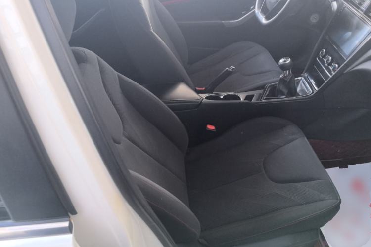 Used Venucia D60 2019 100 000 Glory 1.6L Entry Manual ChenShang Edition China VI
