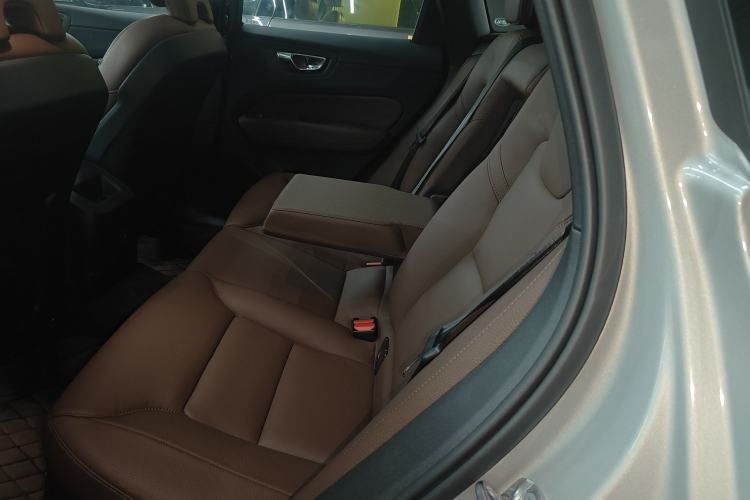 Used Volvo XC60 New Energy 2025 Plug-in Hybrid Long-Range All-Wheel Drive Smart & Luxurious Edition
