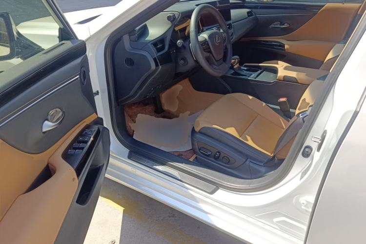 Used Lexus ES 2022 200 Excellence Edition
