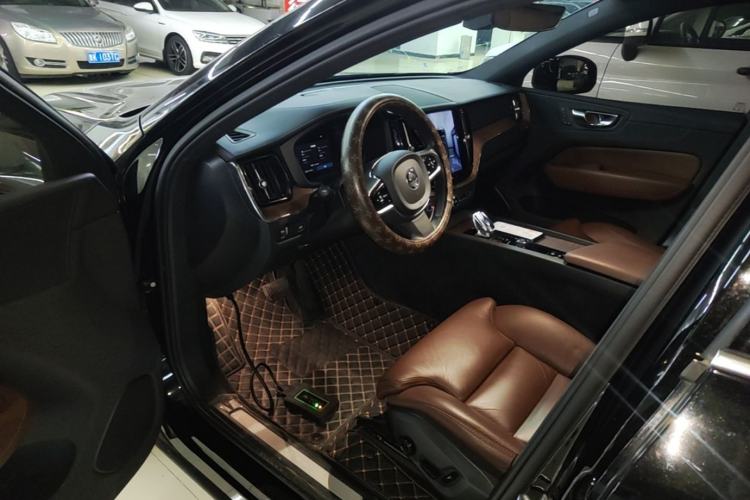 Used Volvo XC60 2022 B5 4x4 Smart Luxury Edition

