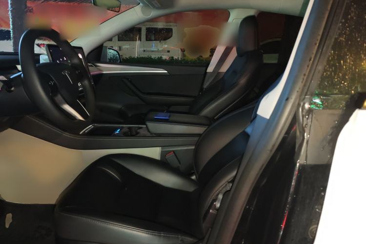 Used Tesla Model Y 2023 Rear-Wheel-Drive Version
