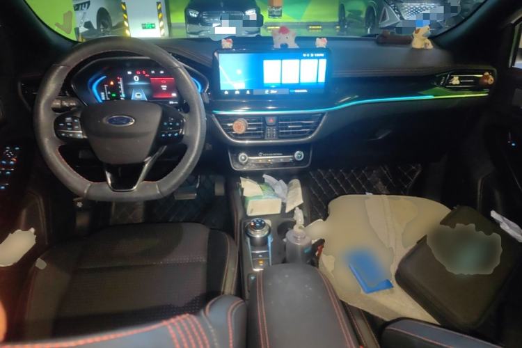 Used Ford Focus 2021 Sedan EcoBoost 180 Automatic ST Line Center Console