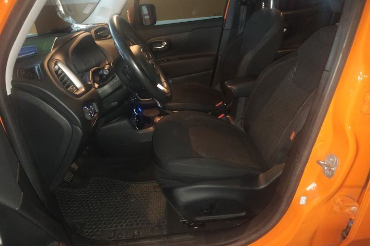 Used Jeep Renegade 2016 2.0L Automatic Four-Wheel Drive 75th Anniversary Tribute Edition Left Front Seat