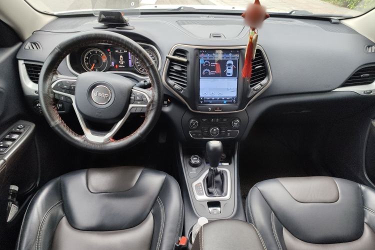 Used Jeep Cherokee 2016 2.4L Professional Edition
