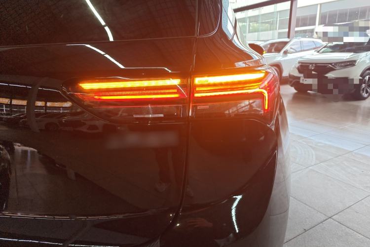 Used Buick Envision 2022 Facelift Encore S 552T Two-Wheel Drive Elite Model Exterior 3