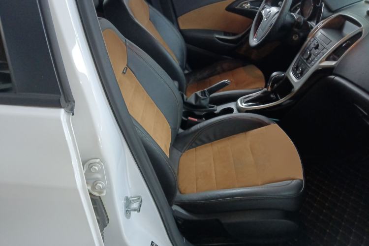 Used Buick GT 2014 XT 1.6L Automatic Fashion Edition Right Front Seat