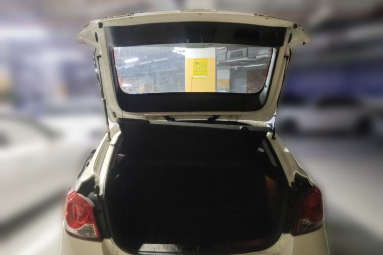 Used Chevrolet Cruze 2013 Hatchback 1.6T Automatic Flagship Model Trunk