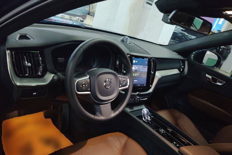 Used Volvo XC60 2023 B5 4x4 Smart Luxury Edition